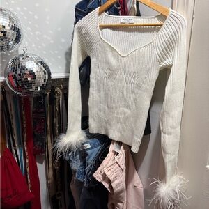 Gilli Women's White V-Neck Sweater with Feather Cuffs